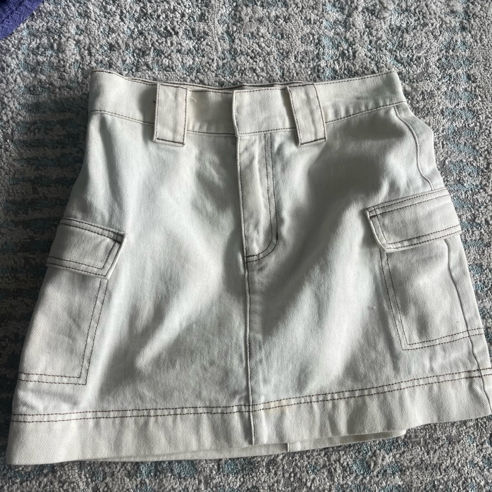 Pacsun mini cargo skirt size 25 cream